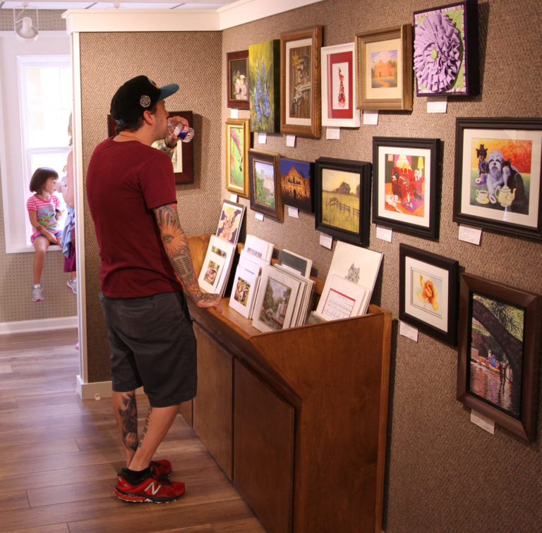 Customers in Gallery River Art Group, Inc